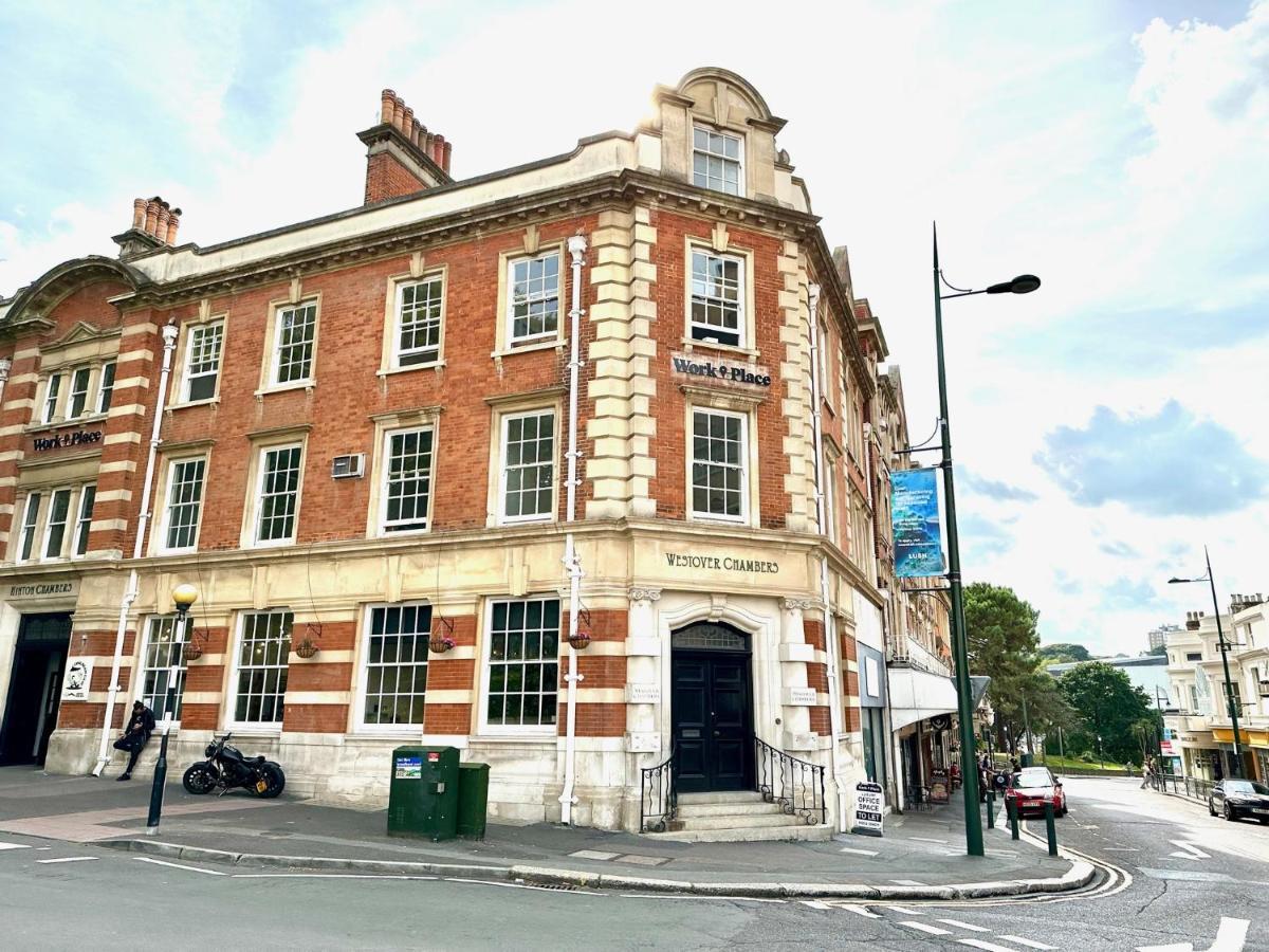 Apartment Wessex House - Cozy Town Centre Two Bedroom - Short Stroll To And Nightlife *