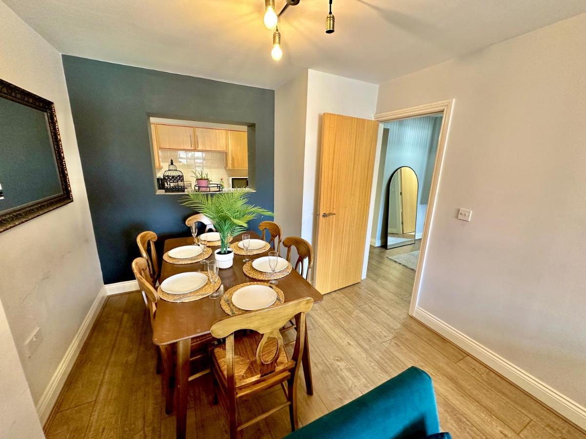 Wessex House - Cozy Town Centre Two Bedroom - Short Stroll To And Nightlife Apartment *